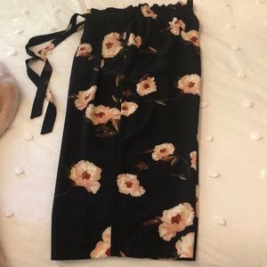 Worthington sz PM black w/ peachy floral wide leg pants; tie belt elastic waist